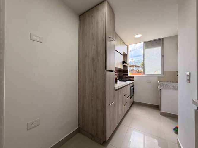 Apartamento de 2 alcobas en venta en Loma De San Jose, Sabaneta, 48 m² · foto 3 de 18