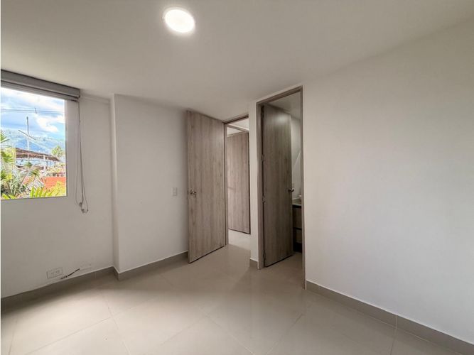Apartamento de 2 alcobas en venta en Loma De San Jose, Sabaneta, 48 m² · foto 8 de 18