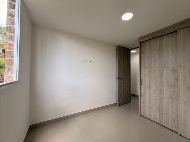 Apartamento de 2 alcobas en venta en Loma De San Jose, Sabaneta, 48 m² · foto 11 de 18