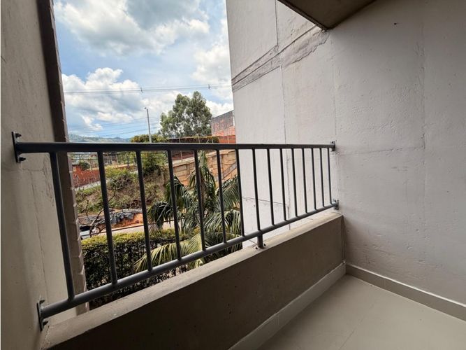 Apartamento de 2 alcobas en venta en Loma De San Jose, Sabaneta, 48 m² · foto 12 de 18