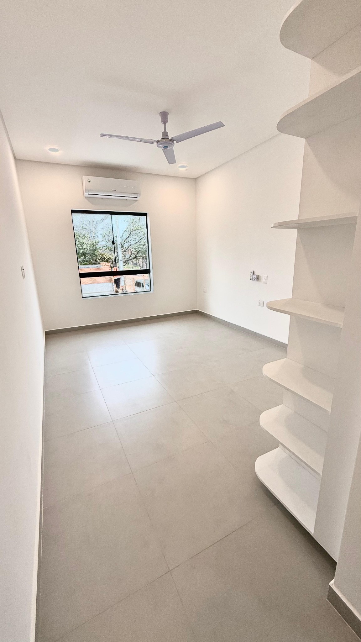 ALQUILO HERMOSA DUPLEX PAREADA ZONA AEROPUERTO — foto 3