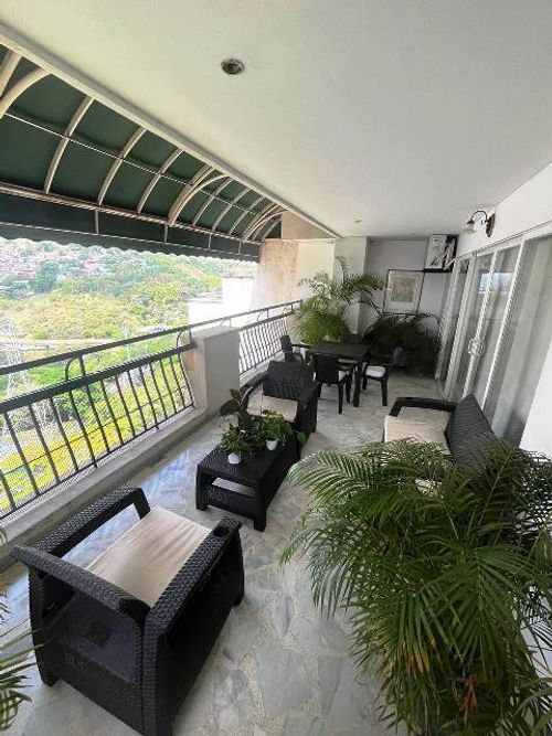 Apartamento de 4 alcobas en venta en Bellavista, Cali, 319 m² · foto 2 de 24