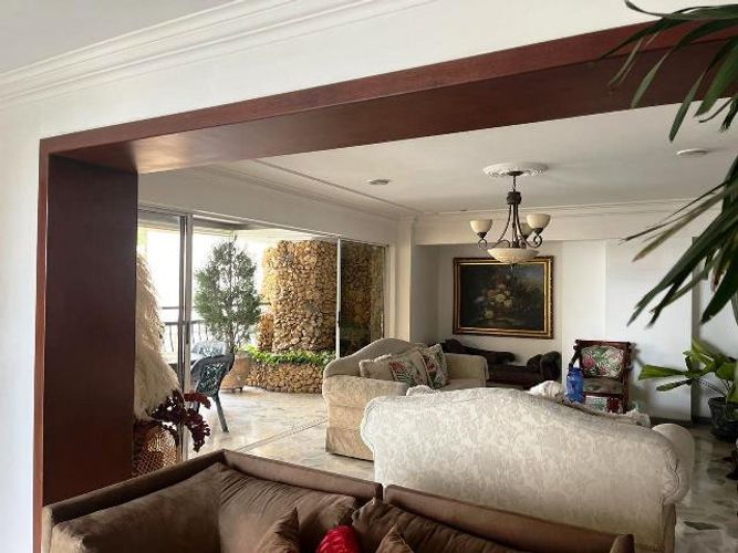 Apartamento de 4 alcobas en venta en Bellavista, Cali, 319 m² · foto 3 de 24