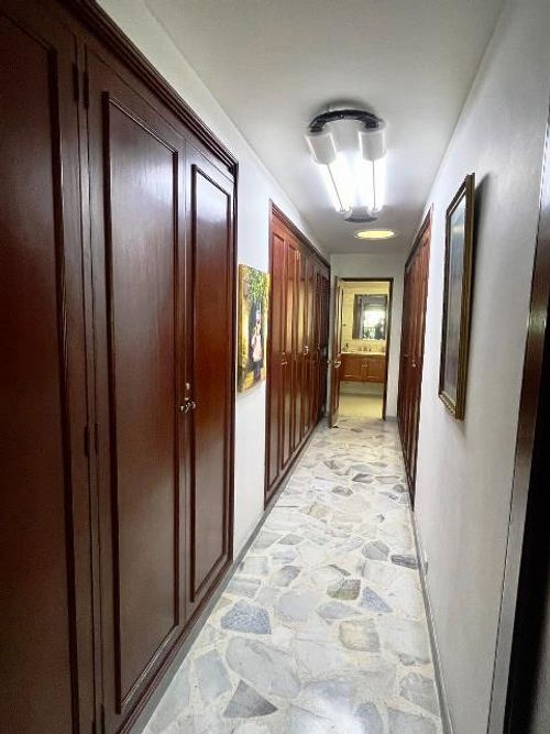 Apartamento de 4 alcobas en venta en Bellavista, Cali, 319 m² · foto 21 de 24