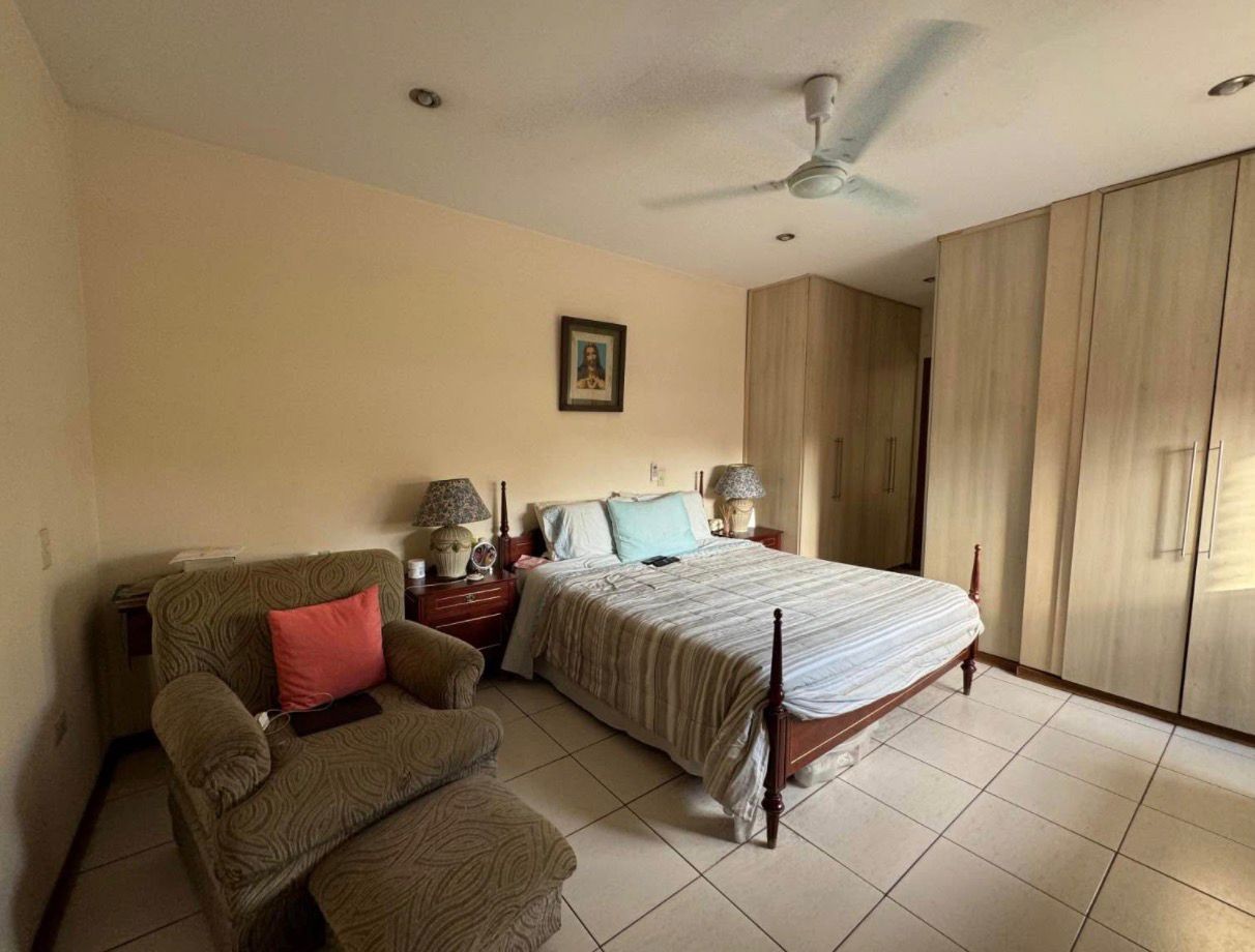 VENDO DUPLEX EN ESQUINA BARRIO YKUA SATI — foto 2