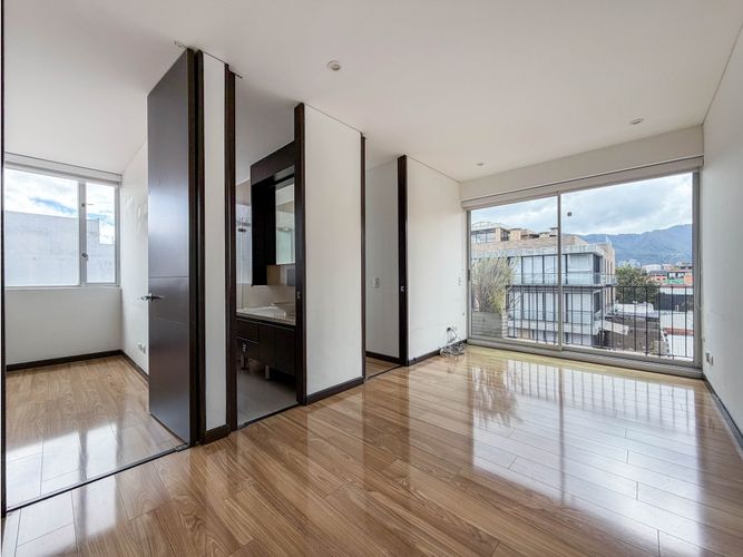 Apartamento de 3 alcobas en venta en Chicó Navarra, Bogotá, 156 m² · foto 6 de 12