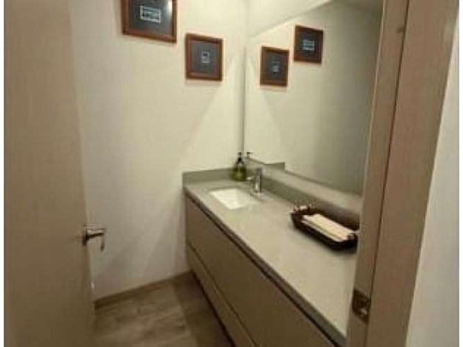 Apartamento de 2 alcobas en venta en El Poblado, Medellín, 90 m² · foto 12 de 24