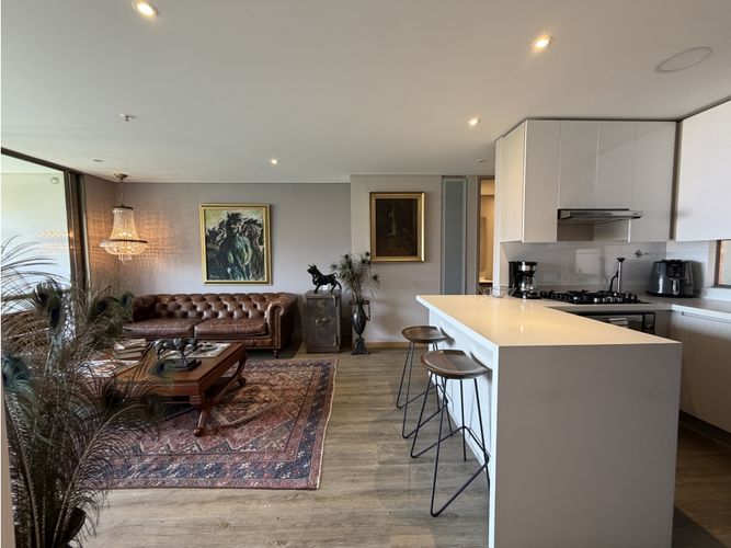 Apartamento de 2 alcobas en venta en Los Naranjos, Medellín, 91 m² · foto 2 de 10