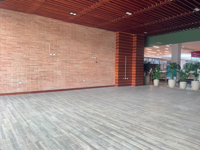 Local en arriendo en El Poblado, Medellín, 246 m² · foto 5 de 8
