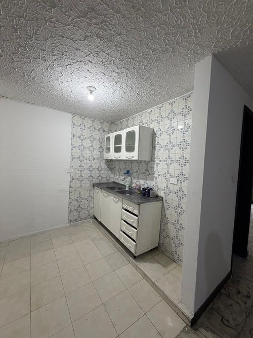 Casa de 5 alcobas en venta en Departamental, Cali · foto 13 de 15