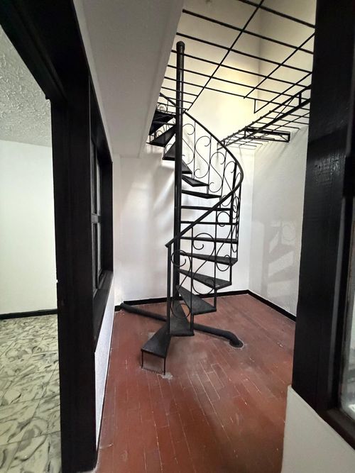 Casa de 5 alcobas en venta en Departamental, Cali · foto 10 de 15