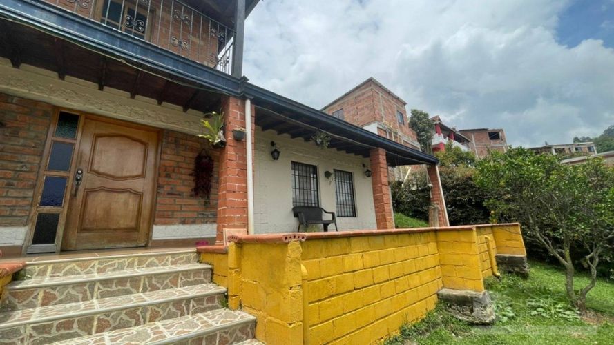 Casa de 3 alcobas en venta en San Cristobal, Medellín, 700 m² · foto 2 de 12