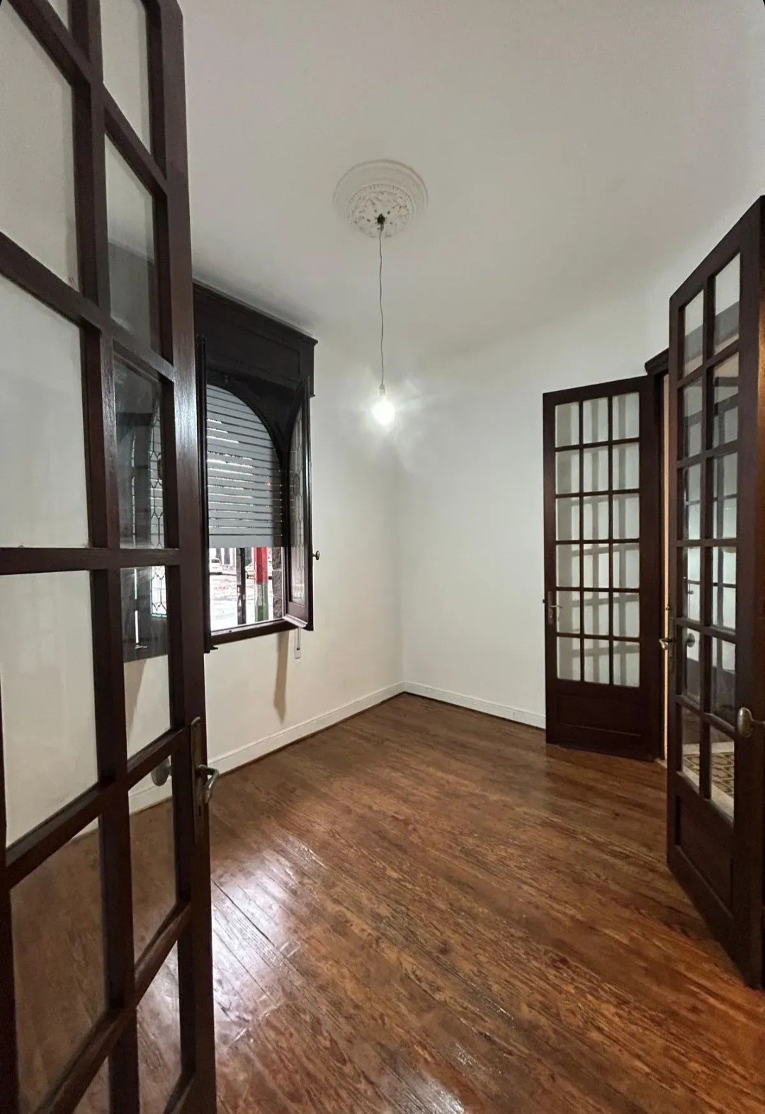 Exclusivo Apartamento de Lujo en Alquiler: 3 Dormitorios, Sótano de 10 m² y Ubicación Privilegiada en Martín García y San Martín.