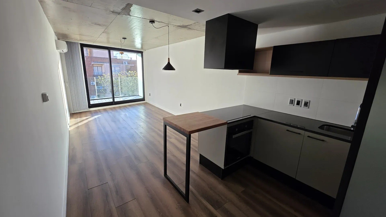 ALQUILER EN POCITOS DE 1 DORMITORIO, TERRAZA, GARAJE INCLUIDO, SEGURIDAD 24HS, GIMNASIO, LAVADERO