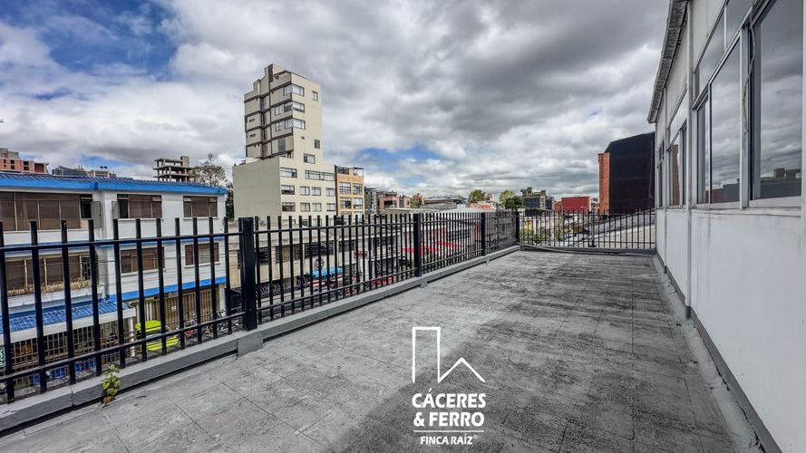 Casa en arriendo en Quinta Paredes, Bogotá, 613 m² · foto 2 de 19