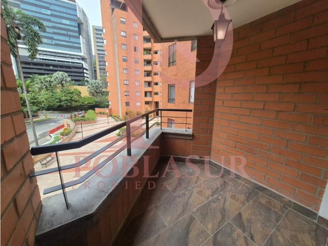 Apartamento de 3 alcobas en arriendo en Castropol, Medellín, 135 m² · foto 4 de 16