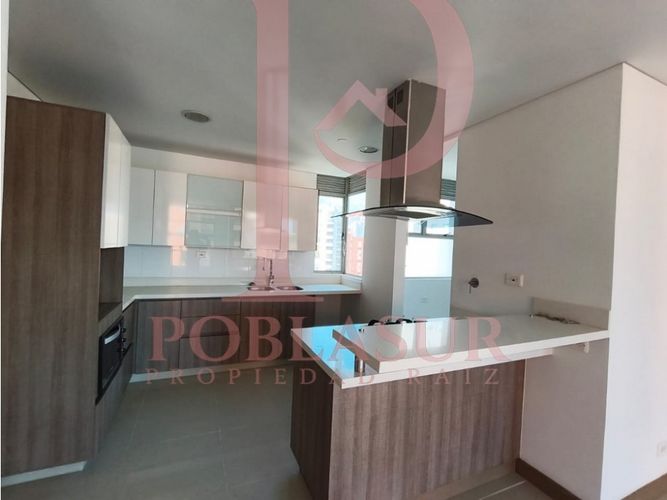 Apartamento de 3 alcobas en arriendo en Castropol, Medellín, 150 m² · foto 5 de 23