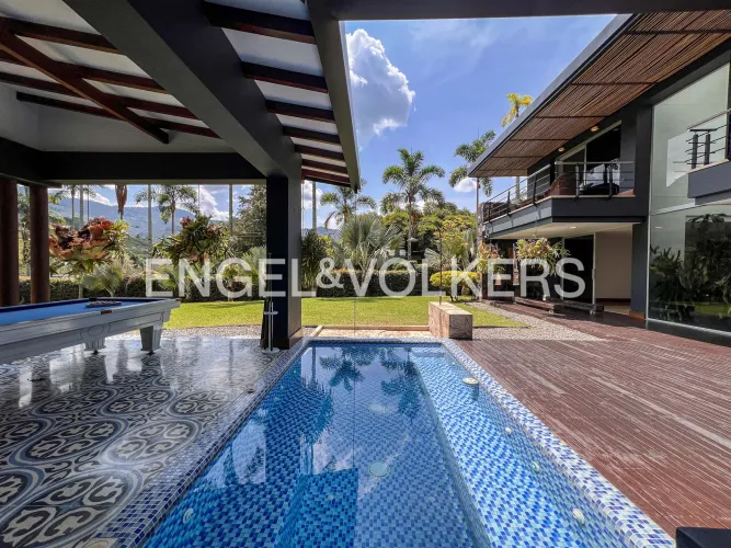 Casa de 4 alcobas en venta en Loma De Las Brujas, Envigado, 600 m² · foto 4 de 24