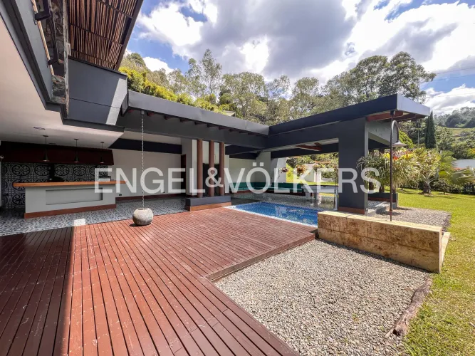 Casa de 4 alcobas en venta en Loma De Las Brujas, Envigado, 600 m² · foto 3 de 24