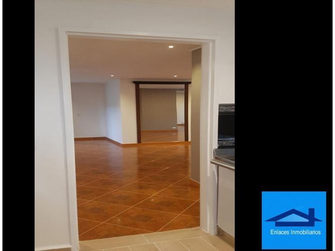 Apartamento de 2 alcobas en venta en San Benito, Medellín, 148 m² · foto 13 de 17