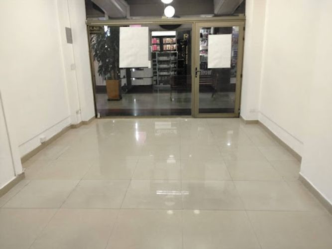 Local en arriendo en La Candelaria, Medellín, 32 m² · foto 2 de 8