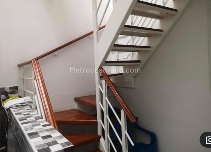 Casa de 5 alcobas en venta en La Esmeralda, Bogotá, 316 m² · foto 6 de 20