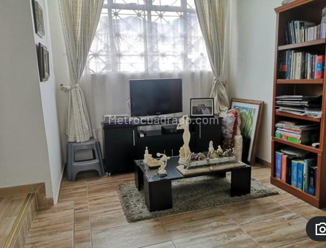 Casa de 5 alcobas en venta en La Esmeralda, Bogotá, 316 m² · foto 16 de 20