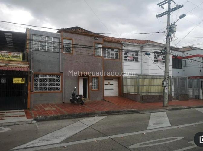 Casa de 5 alcobas en venta en La Esmeralda, Bogotá, 316 m² · foto 19 de 20