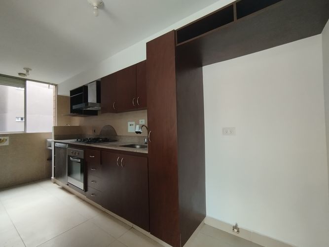 Apartamento de 3 alcobas en arriendo en Loma Del Esmeraldal, Envigado, 109 m² · foto 2 de 20