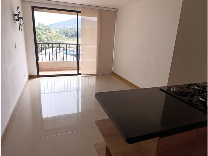 Apartamento de 3 alcobas en venta en El Carmen De Viboral, El Carmen de Viboral, 75 m² · foto 2 de 24