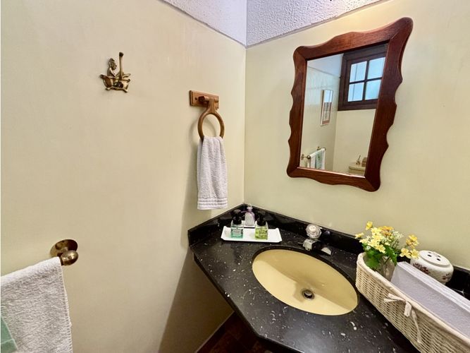 Casa de 3 alcobas en venta en Santa Barbara, Bogotá, 408 m² · foto 7 de 16