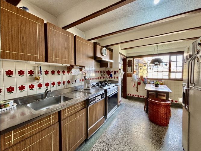 Casa de 3 alcobas en venta en Santa Barbara, Bogotá, 408 m² · foto 9 de 16