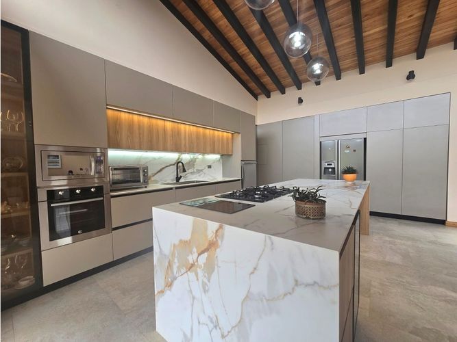 Casa de 3 alcobas en arriendo en La Clara, Guarne, 350 m² · foto 4 de 24