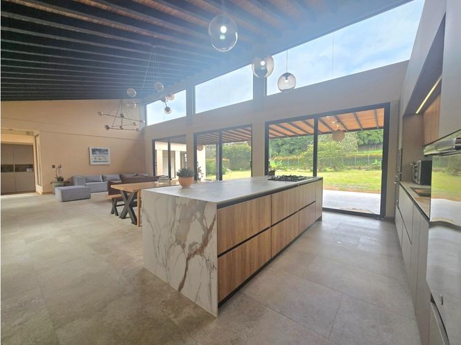 Casa de 3 alcobas en arriendo en La Clara, Guarne, 350 m² · foto 2 de 24