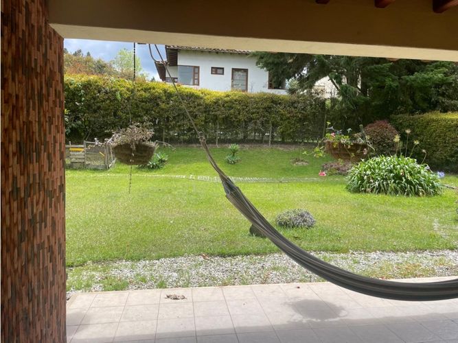 Casa de 3 alcobas en arriendo en Altos Del Escobero, Envigado, 270 m² · foto 3 de 18