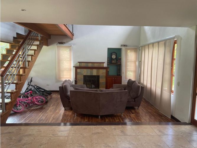 Casa de 3 alcobas en arriendo en Altos Del Escobero, Envigado, 270 m² · foto 5 de 18