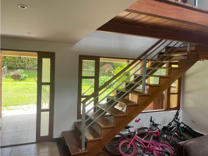 Casa de 3 alcobas en arriendo en Altos Del Escobero, Envigado, 270 m² · foto 6 de 18