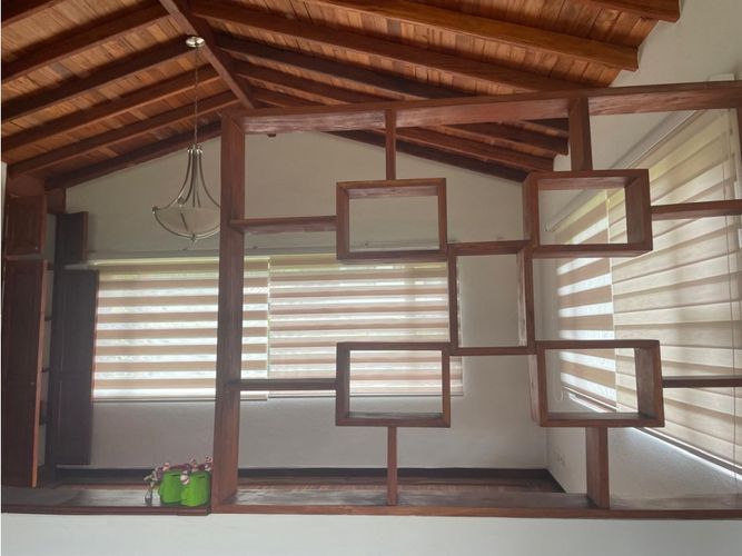 Casa de 3 alcobas en arriendo en Altos Del Escobero, Envigado, 270 m² · foto 7 de 18