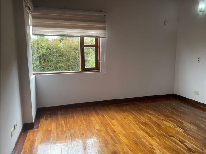 Casa de 3 alcobas en arriendo en Altos Del Escobero, Envigado, 270 m² · foto 12 de 18