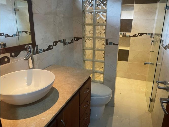 Casa de 3 alcobas en arriendo en Altos Del Escobero, Envigado, 270 m² · foto 15 de 18