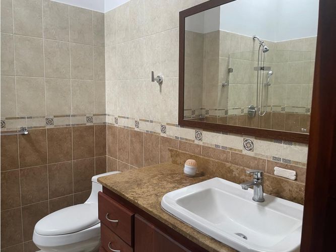 Casa de 3 alcobas en arriendo en Altos Del Escobero, Envigado, 270 m² · foto 17 de 18