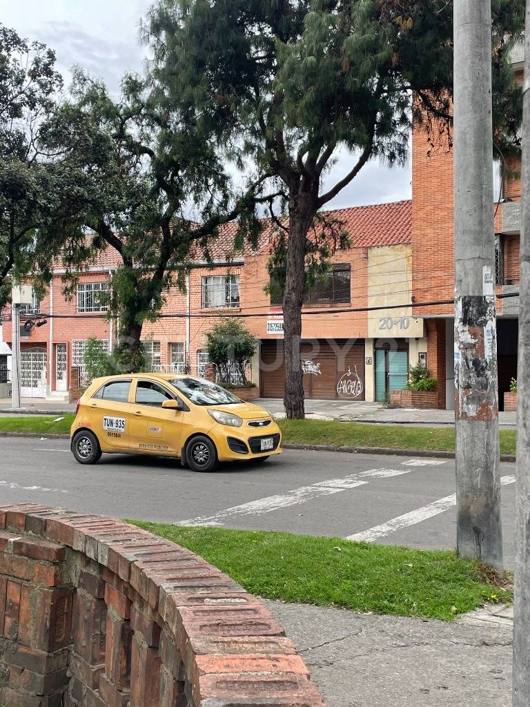 Casa en venta en San Luis, Bogotá · foto 2 de 10