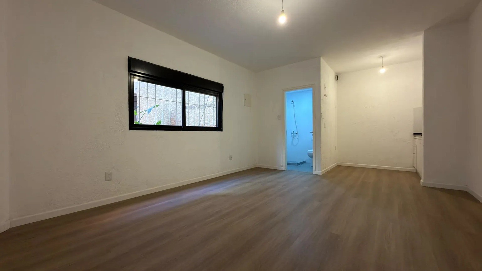 ALQUILER EN POCITOS, MONO AMBIENTE EN PLANTA BAJA ENTRADA INDEPENDIENTE, GASTOS BAJOS · Foto 3