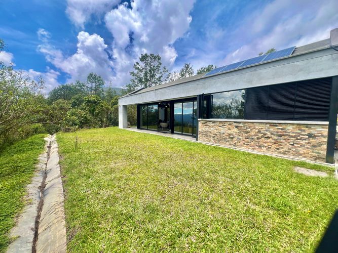 Casa de 5 alcobas en venta en La Catedral, Envigado, 222 m² · foto 2 de 20