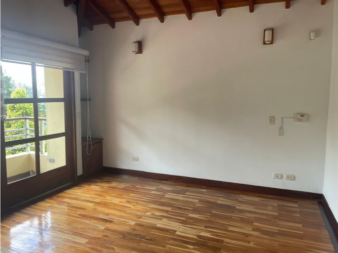 Casa de 3 alcobas en venta en Altos Del Escobero, Envigado, 270 m² · foto 14 de 18