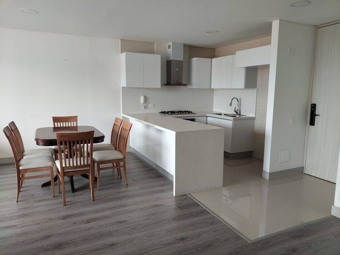 Apartamento en venta en Lagos De Cordoba, Bogotá · foto 3 de 24