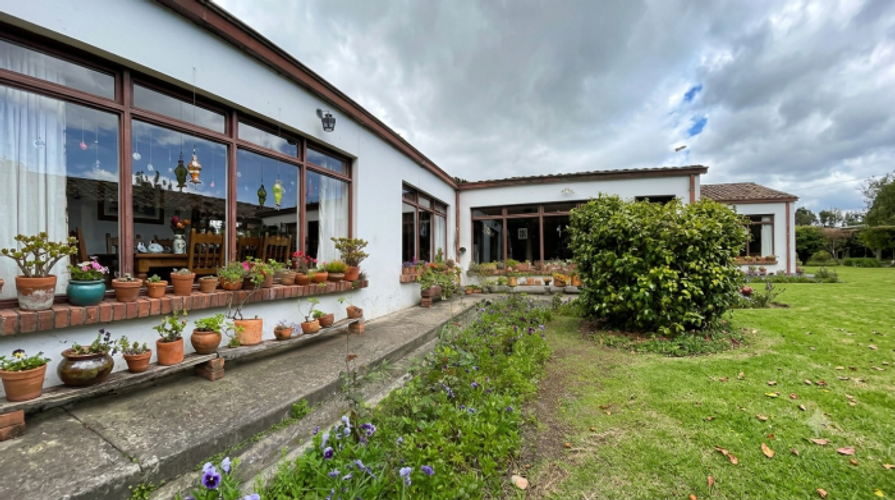 Finca en venta en Fonquetá, Chía, 344 m² · foto 2 de 18