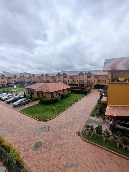 Casa de 5 alcobas en venta en La Estrella, Chía, 300 m² · foto 2 de 24