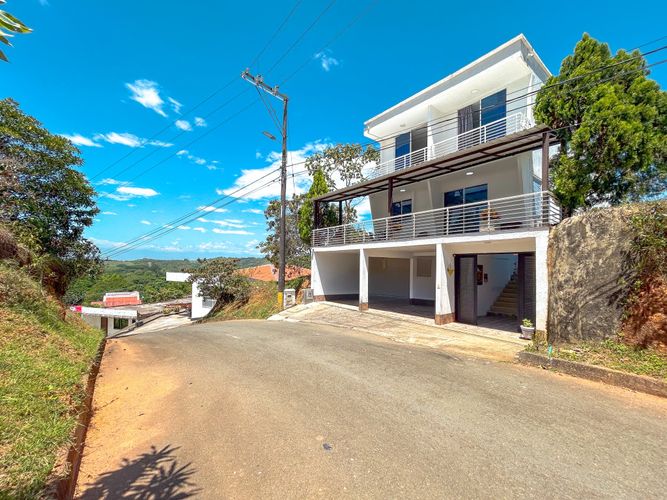 Casa de 5 alcobas en venta en Las Mercedes, Jamundí, 420 m² · foto 2 de 18