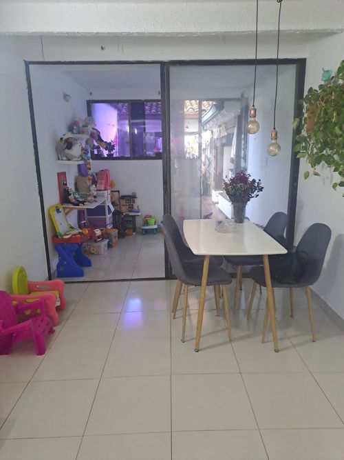 Casa de 4 alcobas en venta en Departamental, Cali, 161 m² · foto 4 de 5